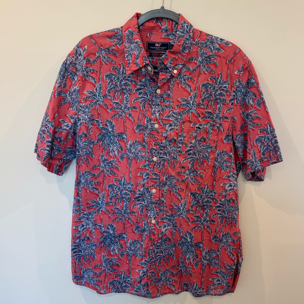 Vineyard Vines Red and Blue Men's Tropical Shirt; Size L